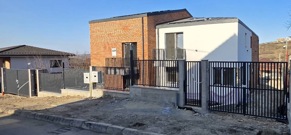Duplex NZEB Dezmir, 180 mp + Subsol 50 mp, 300 mp teren, Panouri solare