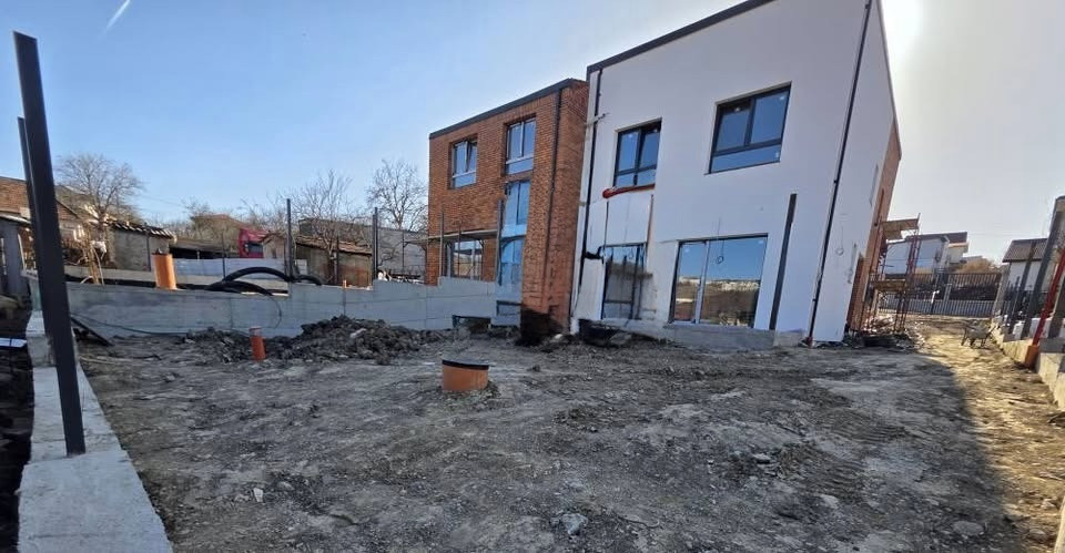 Duplex NZEB Dezmir, 180 mp + Subsol 50 mp, 300 mp teren, Panouri solare