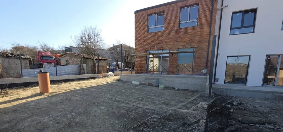 Duplex NZEB Dezmir, 180 mp + Subsol 50 mp, 300 mp teren, Panouri solare