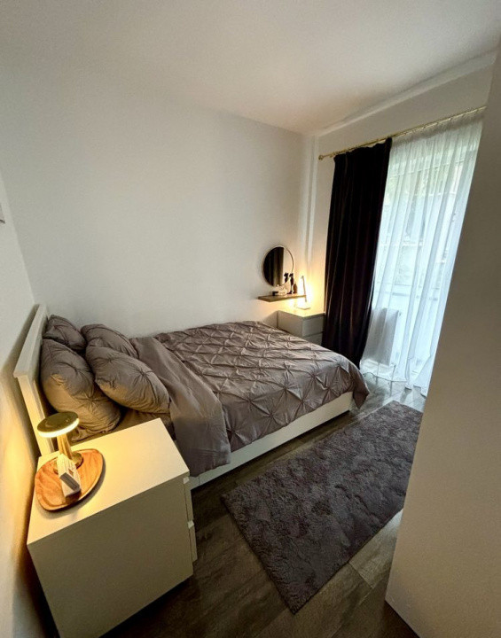 Vand apartament la cheie zona Teilor