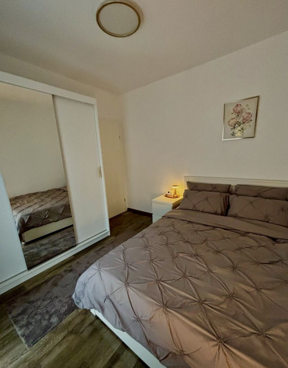 Vand apartament la cheie zona Teilor