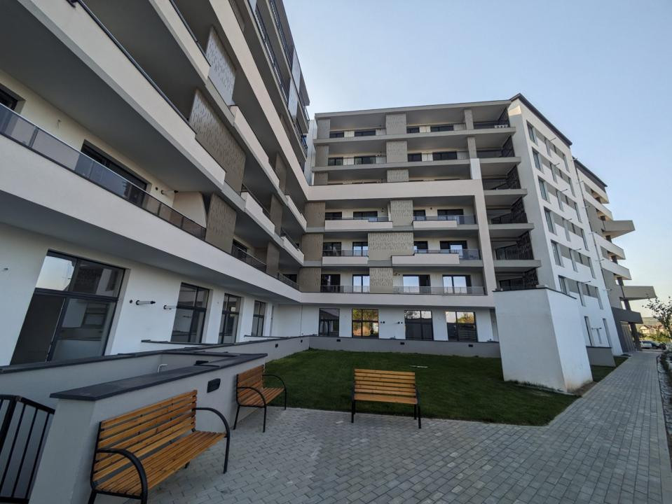 Apartament semifinisat, 3 camere, 2 băi, terasă 22,30mp, Între Lacuri 