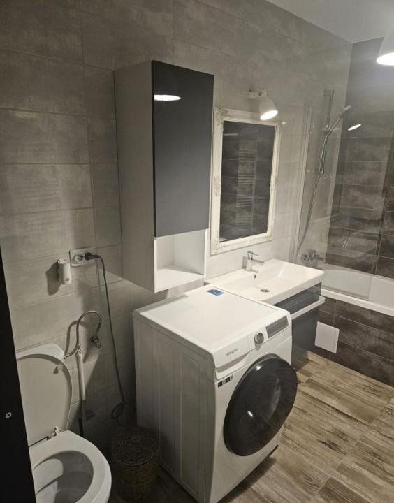 Apartament cu 2 camere la cheie , parcare zona Jisk.