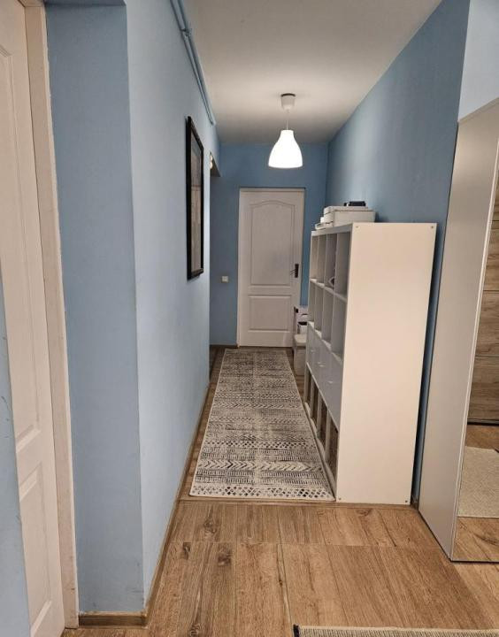 Apartament cu 2 camere la cheie , parcare zona Jisk.