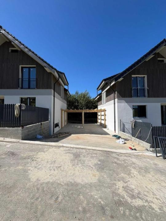 Casă individuală (2 unități locative) de vânzare în Sălicea, comuna Ciurila 