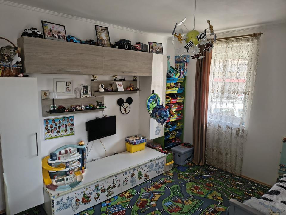 Apartament 3 camere semidecomandat, 49 mp, parter, Baciu + parcare inclusă
