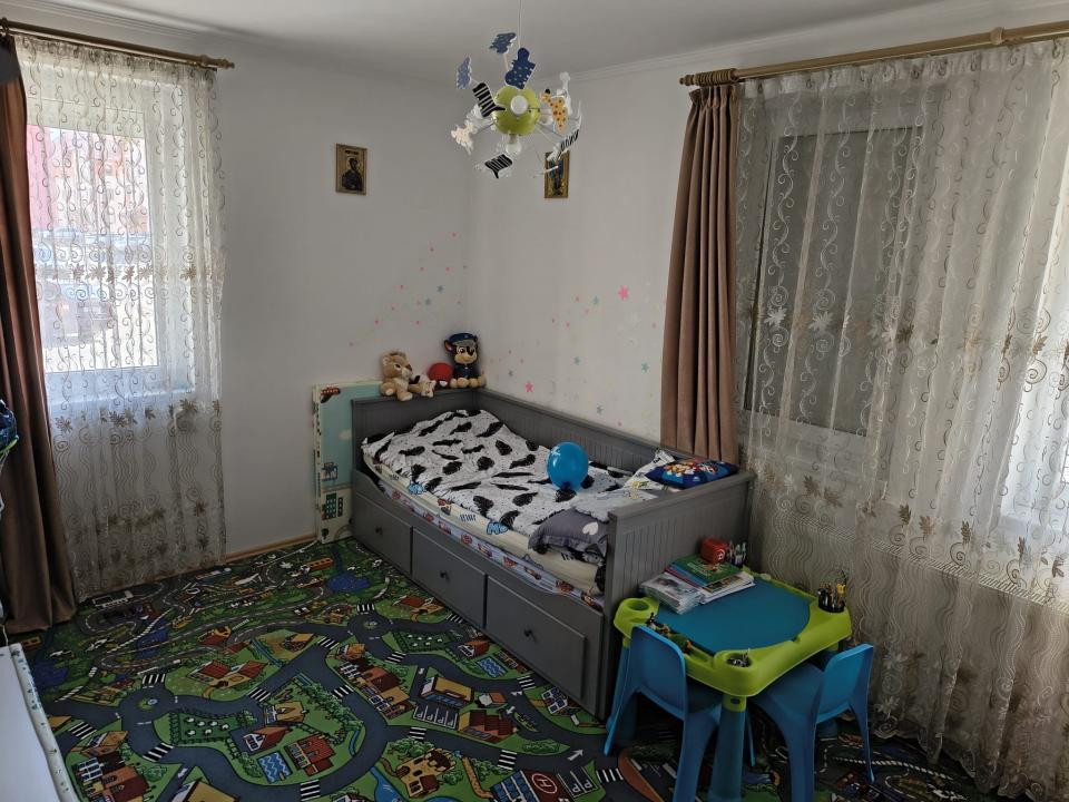 Apartament 3 camere semidecomandat, 49 mp, parter, Baciu + parcare inclusă
