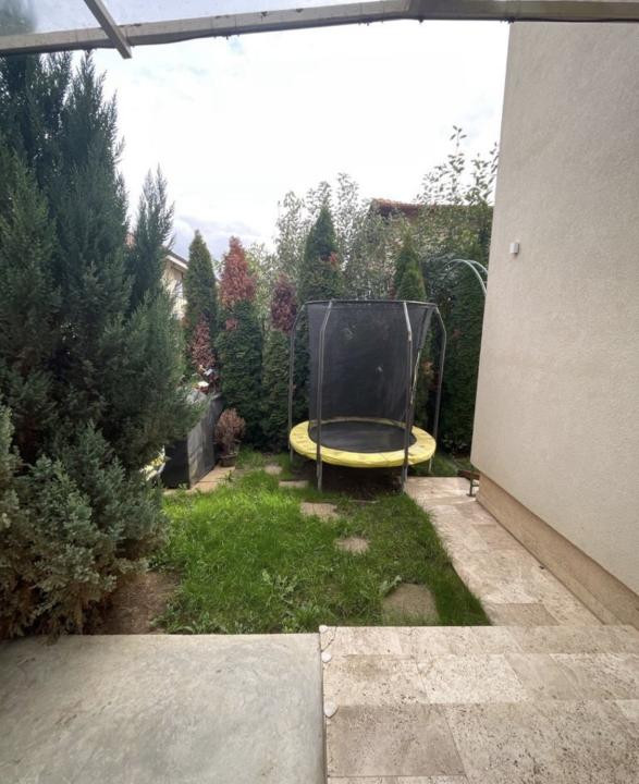 Casă tip triplex – unitate de capăt, 114 mp, Curte proprie, Panouri fotovolta