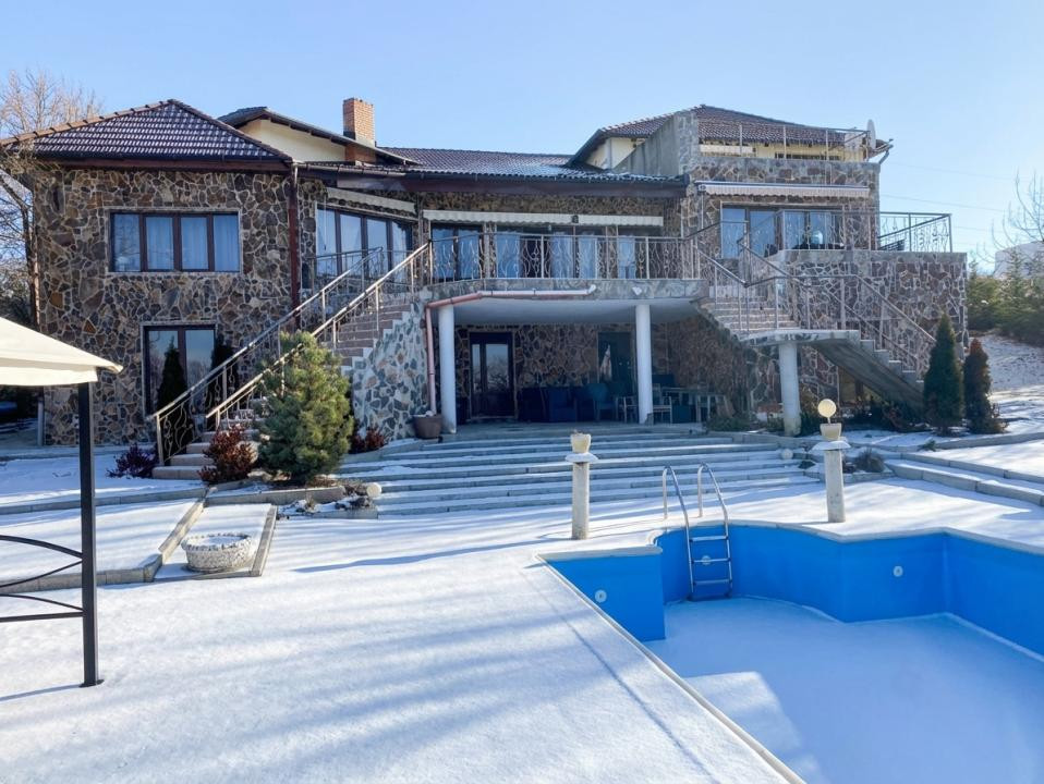 Conac impresionant, situat într-una dintre cele mai exclusiviste zone din Cluj