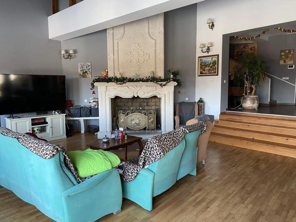 Conac impresionant, situat într-una dintre cele mai exclusiviste zone din Cluj