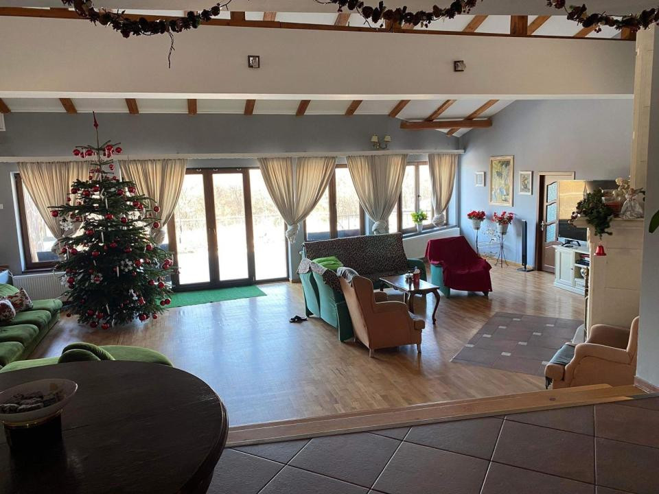 Conac impresionant, situat într-una dintre cele mai exclusiviste zone din Cluj