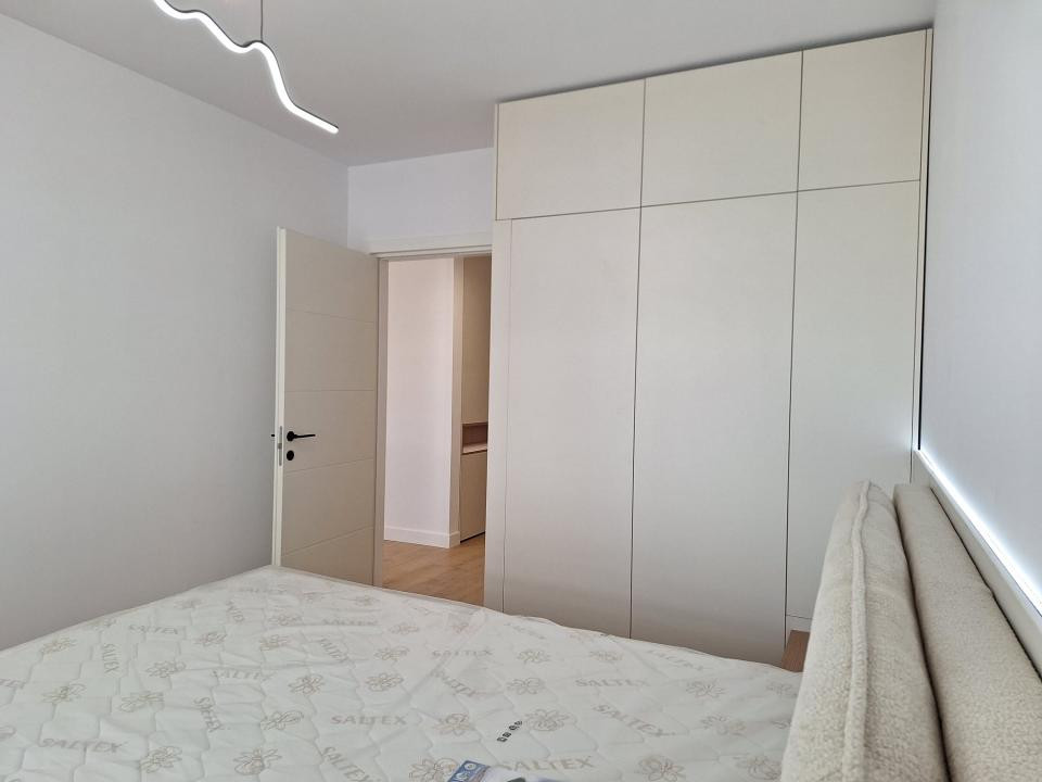 Apartament 3 camere, mobilat, nelocuit, zona Eroilor