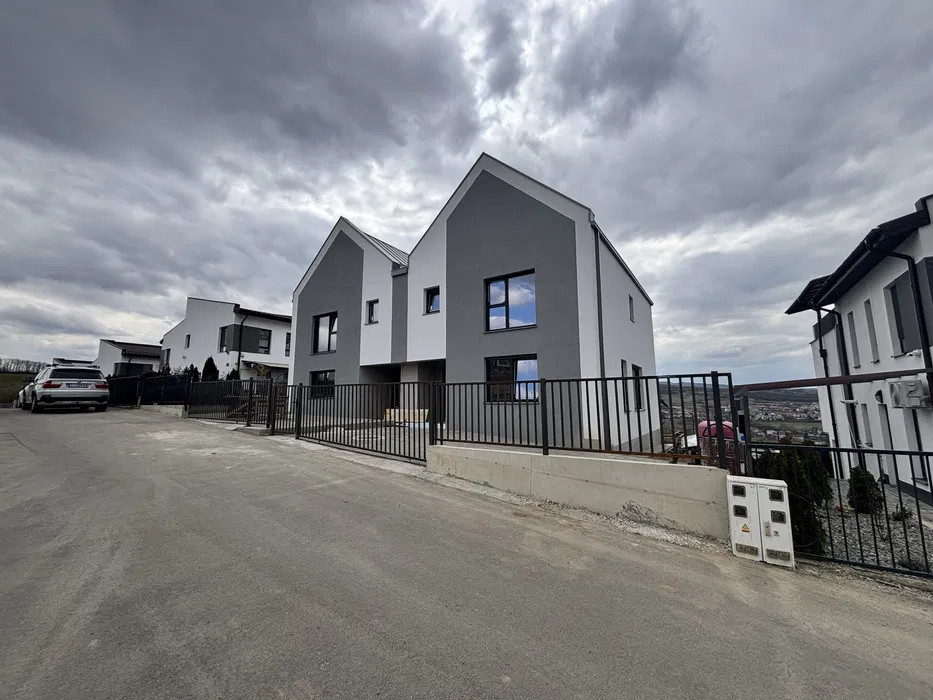 Casă duplex de vânzare în Borhanci – spațiu generos, finisaje moderne