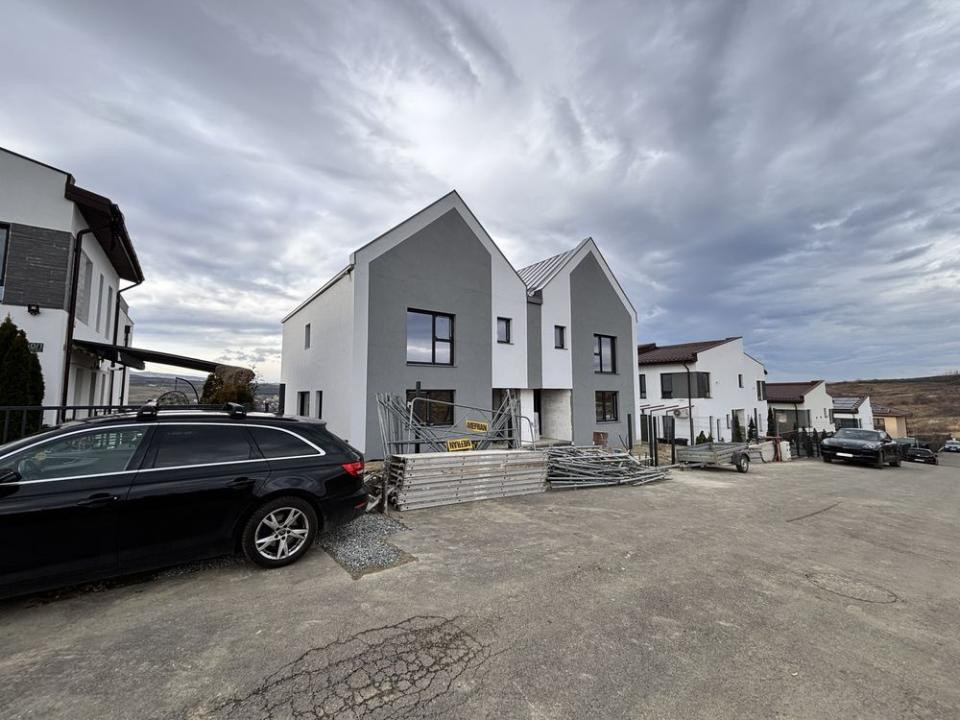 Casă duplex de vânzare în Borhanci – spațiu generos, finisaje moderne