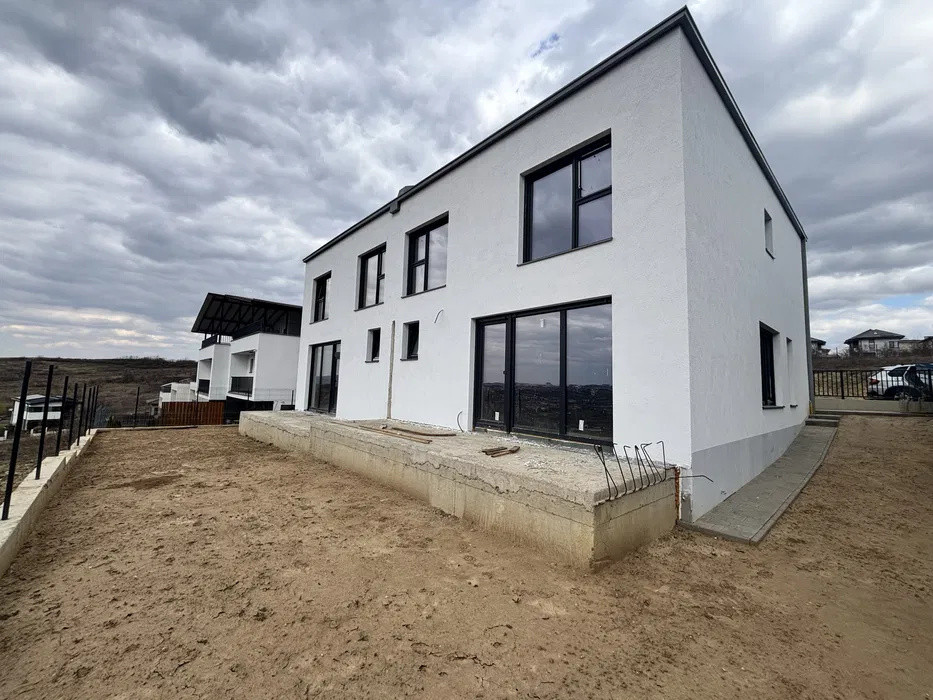 Casă duplex de vânzare în Borhanci – spațiu generos, finisaje moderne