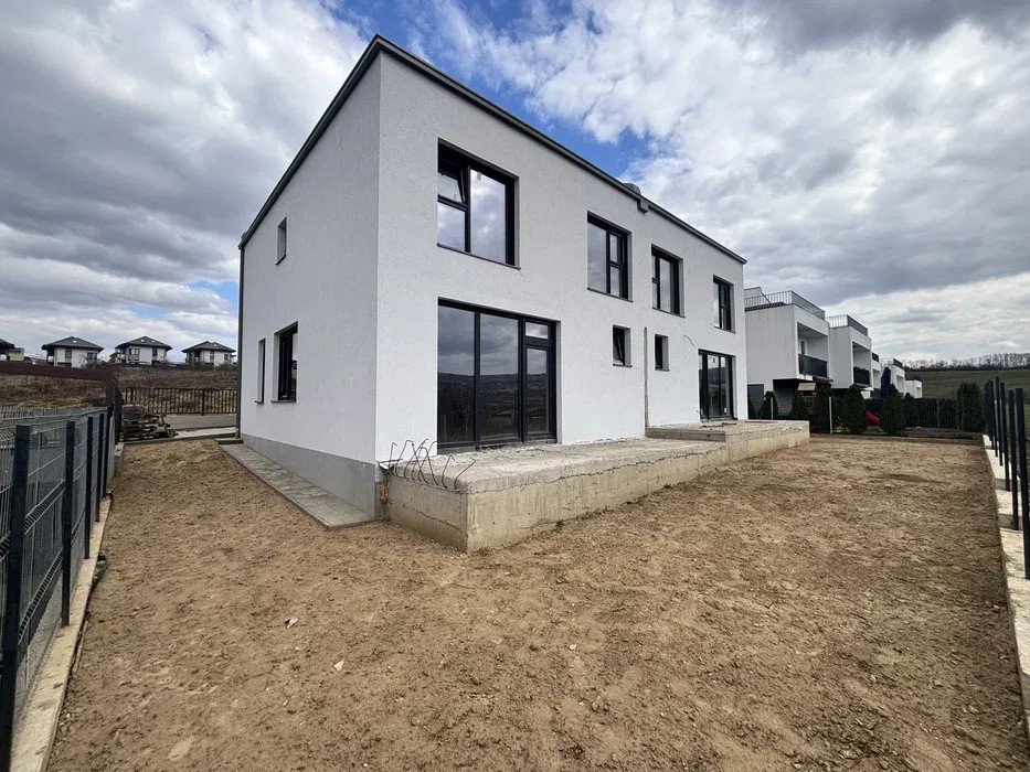 Casă duplex de vânzare în Borhanci – spațiu generos, finisaje moderne