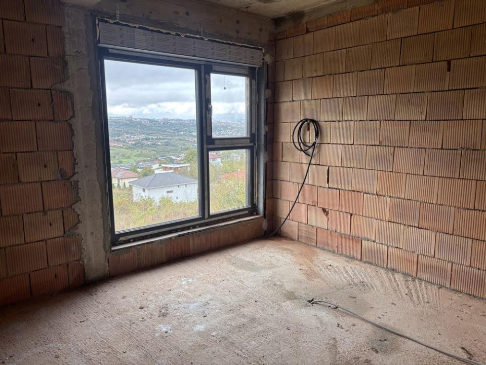 Casă duplex de vânzare în Borhanci – spațiu generos, finisaje moderne