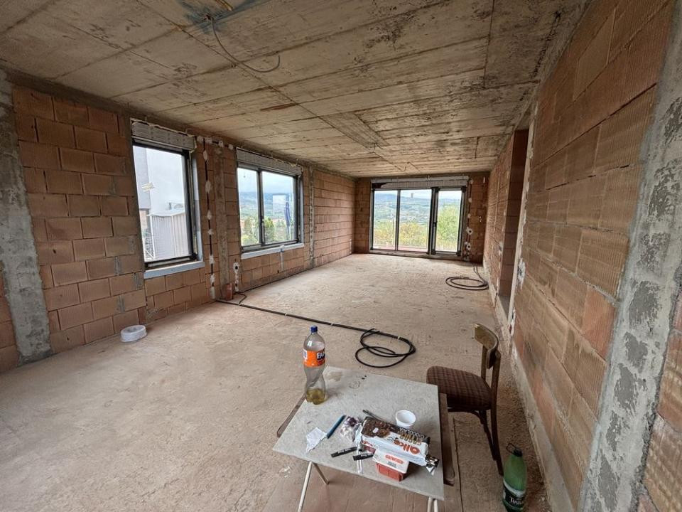 Casă duplex de vânzare în Borhanci – spațiu generos, finisaje moderne