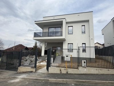 Casă individuală de vânzare în Dezmir, lângă pădure – liniște, spațiu și confort