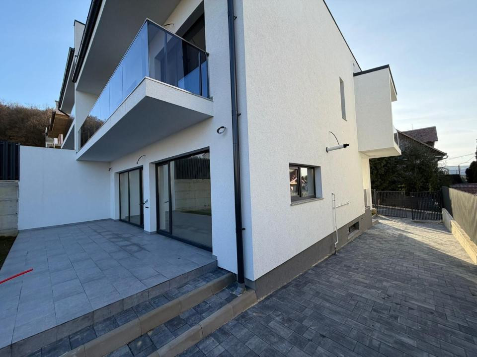 Duplex de vânzare în Dezmir, lângă pădure – liniște, spațiu și confort