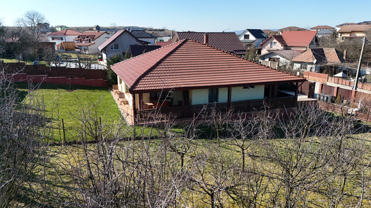 Casa individuala cu teren 750mp, garaj, beci, terasa - Dezmir