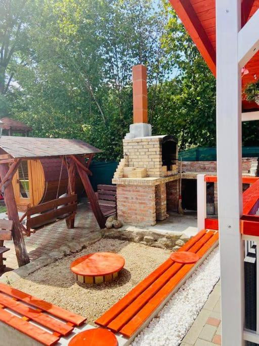 Casă de vacanță de vânzare – Feleacu, Cluj | Două unități | Piscină | Priveliște