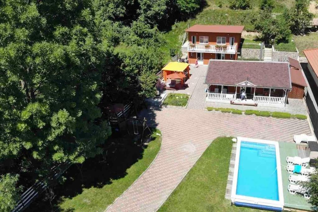 Casă de vacanță de vânzare – Feleacu, Cluj | Două unități | Piscină | Priveliște