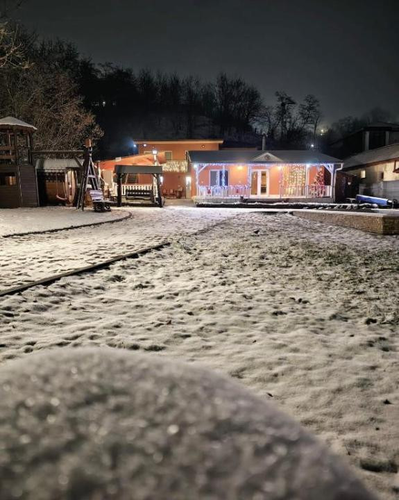 Casă de vacanță de vânzare – Feleacu, Cluj | Două unități | Piscină | Priveliște