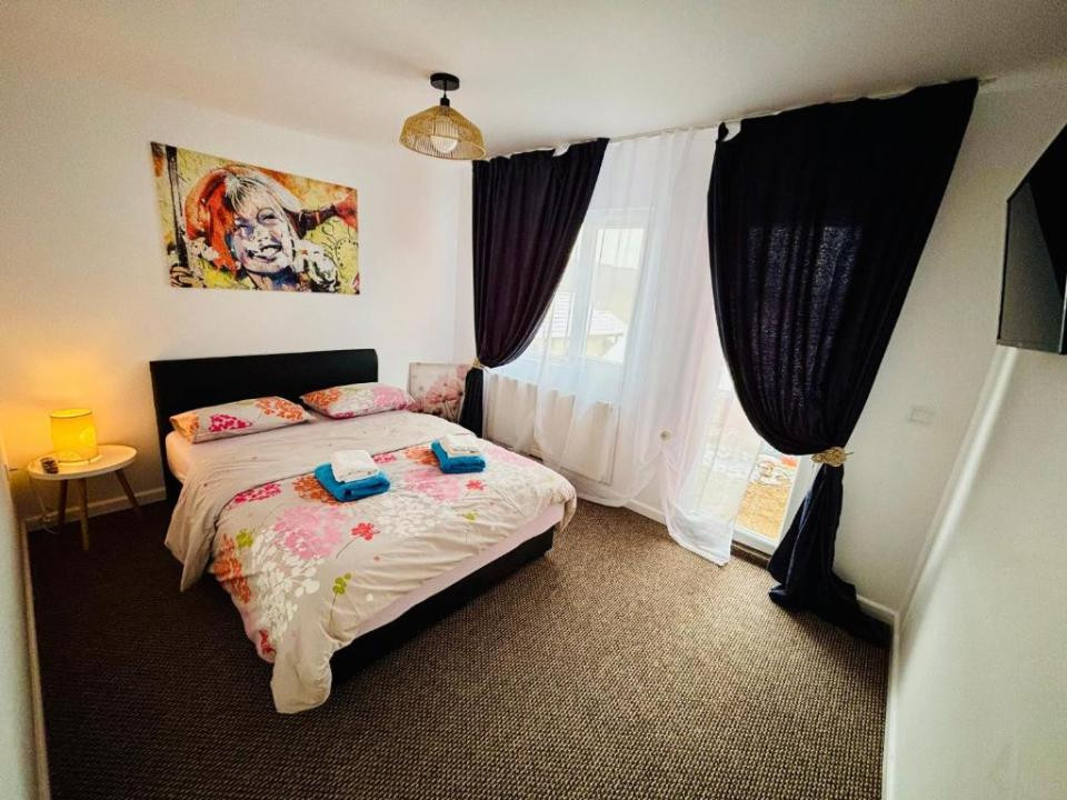 Casă de vacanță de vânzare – Feleacu, Cluj | Două unități | Piscină | Priveliște