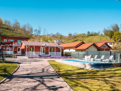 Casă de vacanță de vânzare – Feleacu, Cluj | Două unități | Piscină | Priveliște
