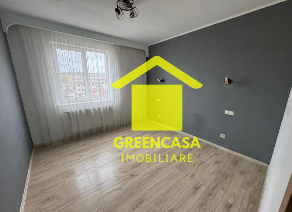 Apartament de vanzare 3 camere zona Sub-Cetate