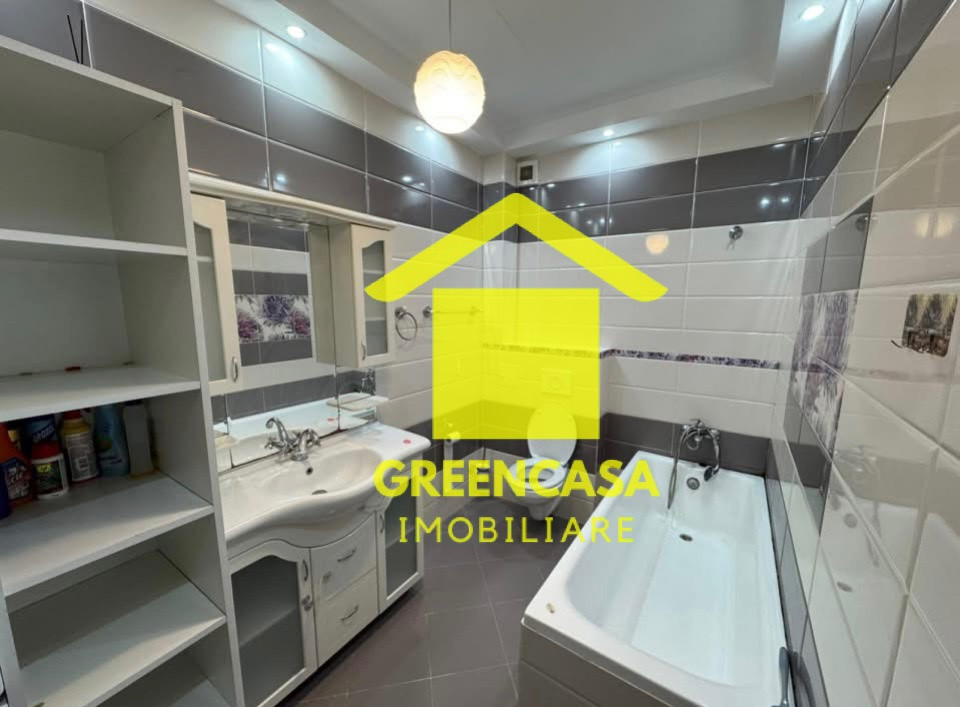 Apartament de vanzare 3 camere zona Sub-Cetate