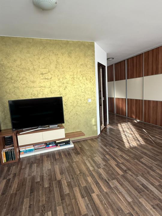 Apartament 3 camere de 56mp , 6mp balcon zona : Floresti Florilor 