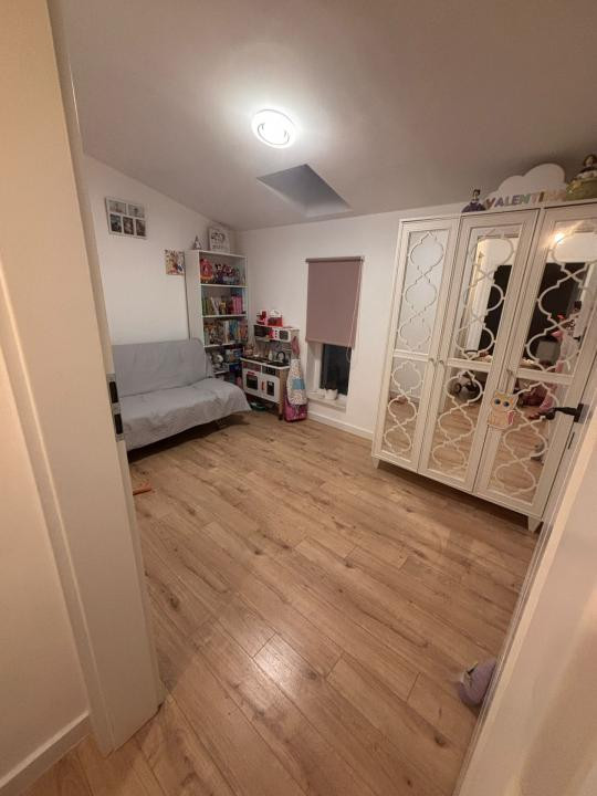 Casă cochetă într-un ansamblu privat, liniște, siguranță și confort 