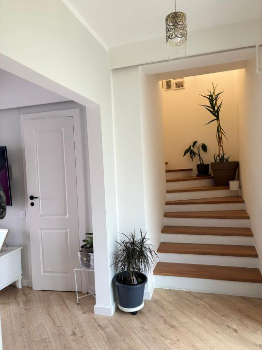 Casă cochetă într-un ansamblu privat, liniște, siguranță și confort 