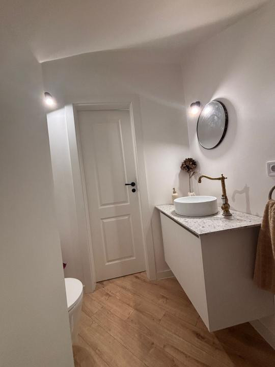 Casă cochetă într-un ansamblu privat, liniște, siguranță și confort 