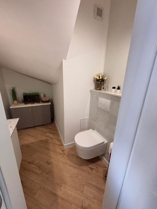 Casă cochetă într-un ansamblu privat, liniște, siguranță și confort 