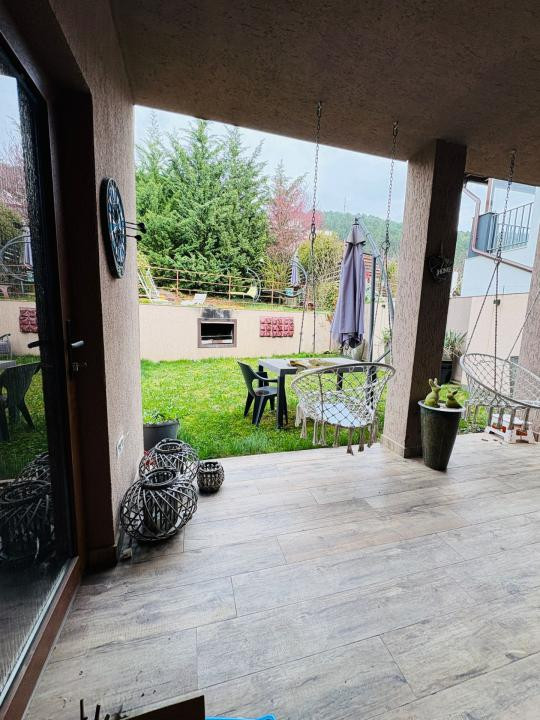 Duplex de vanzare de 204mp , plus teren 274mp , zona : Floresti Narciselor 