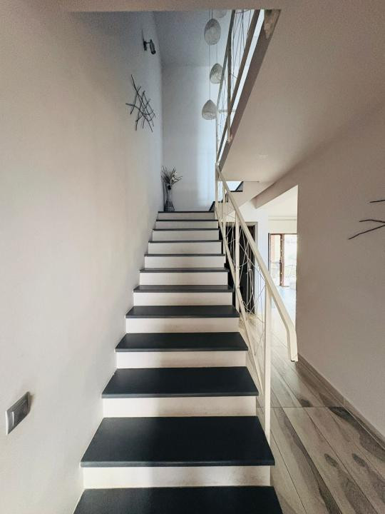 Duplex de vanzare de 204mp , plus teren 274mp , zona : Floresti Narciselor 