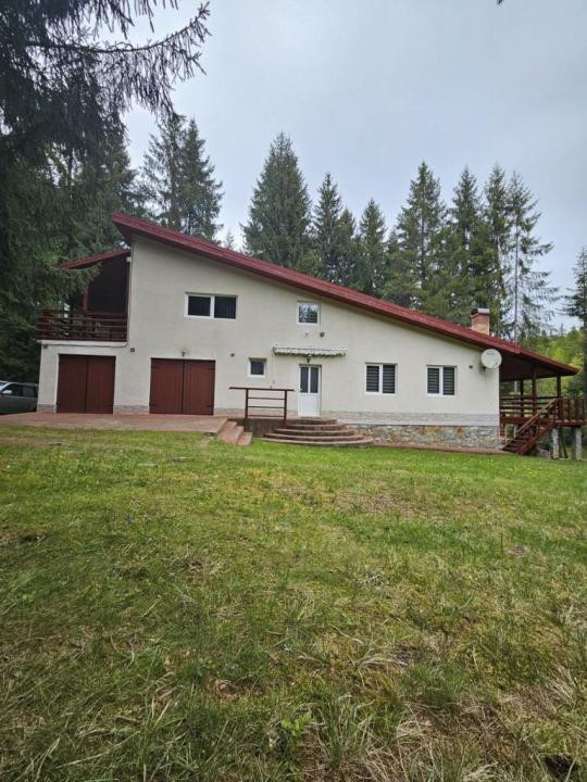 Casă de vacanță spațioasă în Călățele Pădure – Dealul Negru, teren 2000 mp