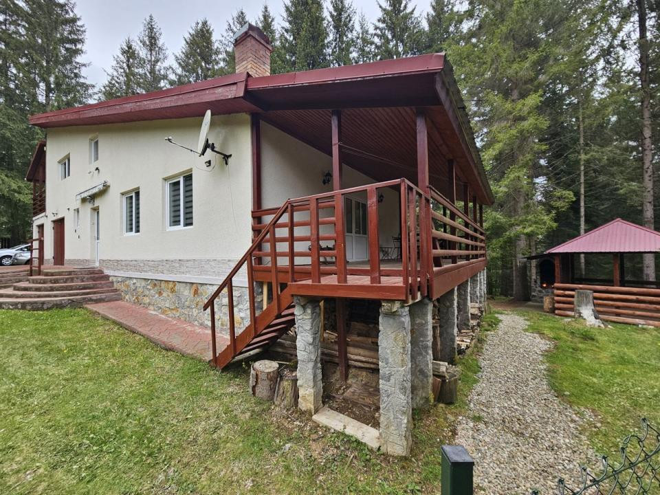 Casă de vacanță spațioasă în Călățele Pădure – Dealul Negru, teren 2000 mp