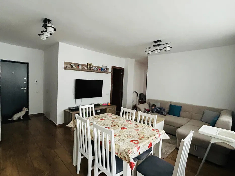 Apartament 3 camere, 2 balcoane, parcare inclusă, str. Stejarului