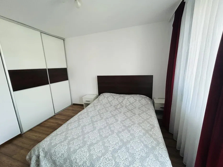 Apartament 3 camere, 2 balcoane, parcare inclusă, str. Stejarului