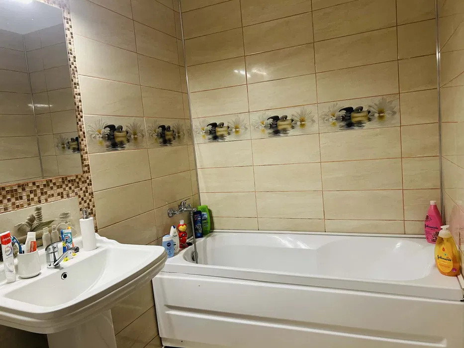 Apartament 3 camere, 2 balcoane, parcare inclusă, str. Stejarului