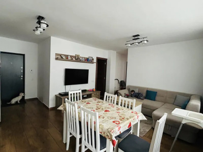 Apartament 3 camere, 2 balcoane, parcare inclusă, str. Stejarului