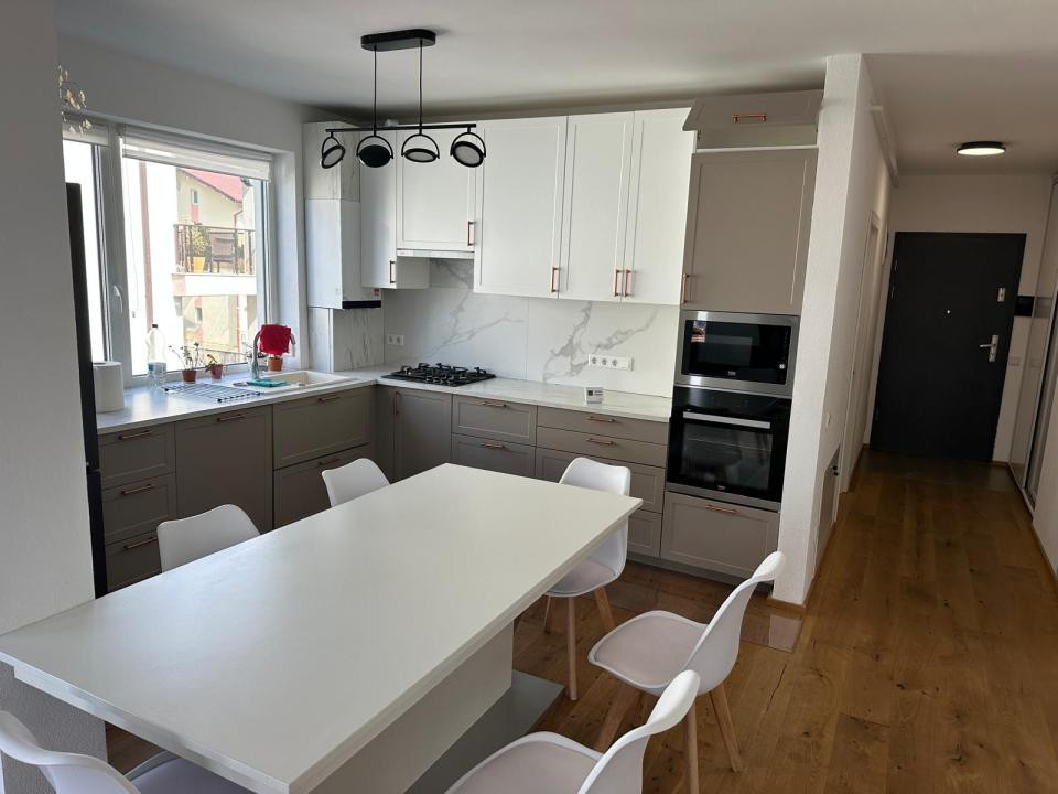 Apartament de închiriat Eugen Ionesco, 4 camere, balcon, garaj