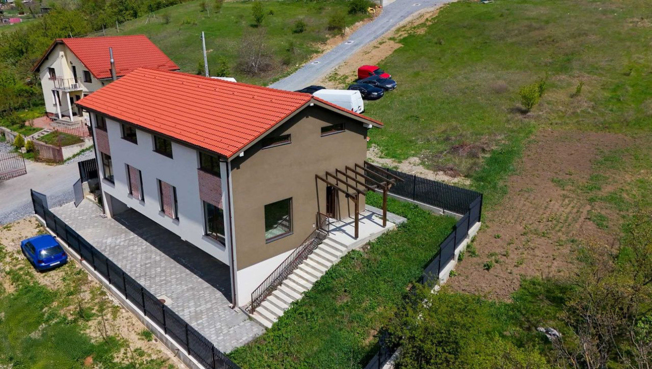 Duplex modern în zona Oașului, ideal pentru o familie, investiție 