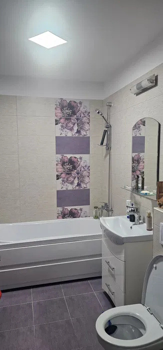 Apartament de 2 camere cu aer condiționat și parcare subterană Junior Residence