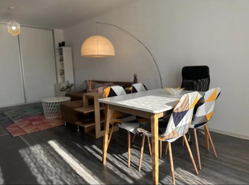 Apartament modern de 2 camere cu parcare inclusă  Florești