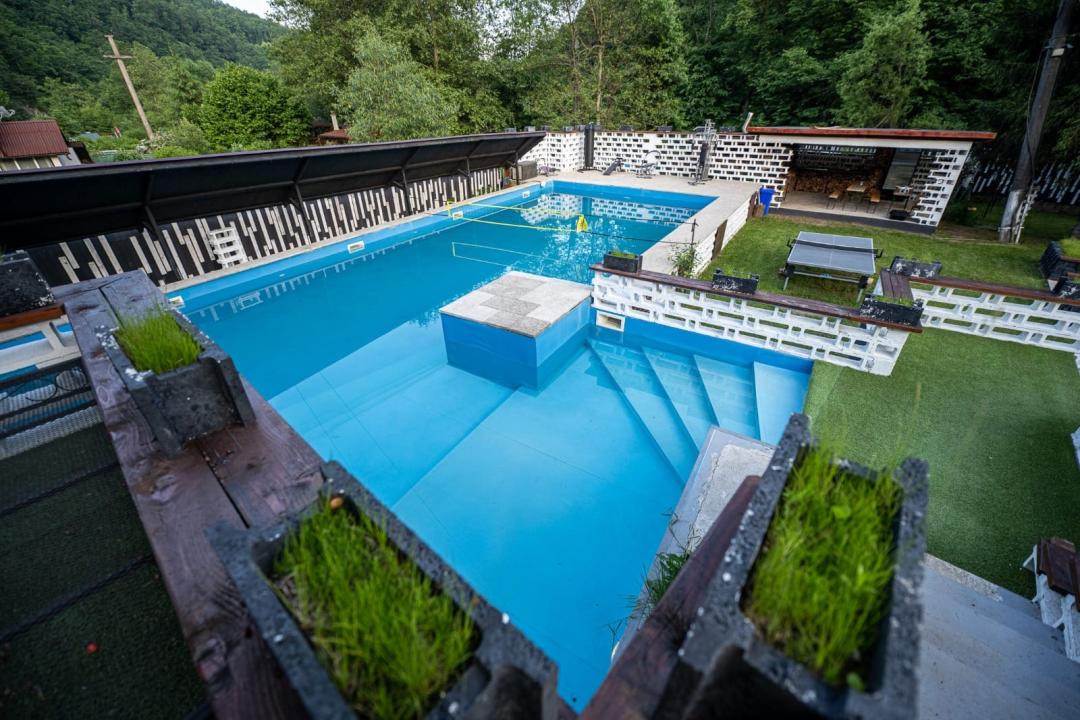 Refugiu de Lux în Inima Naturii Cabană Premium cu Piscină, Jacuzzi și 2000 mp 